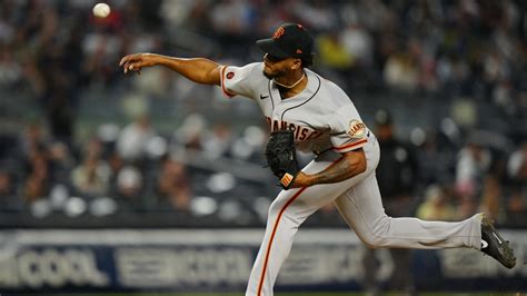 Doval escapes in the 9th as Giants hold off Yanks 7-5